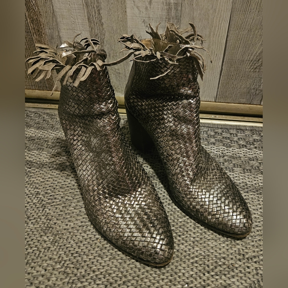 Elegant Strategia Metallic Gold Womens Woven Ankle Boots. EU 40, US 10. Italy